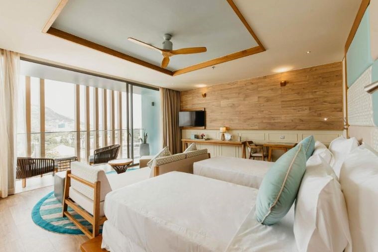 Deluxe Suite Twin Ocean View Balcony